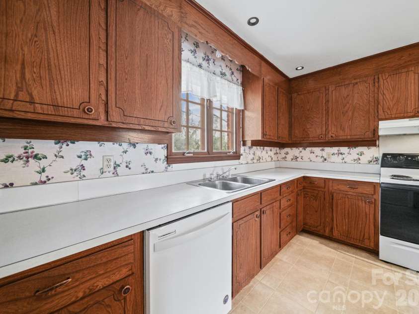 1628 Dixon Road, Gastonia, NC 28054.  MLS# CAR4356293, YatesRealty ID 21093. 