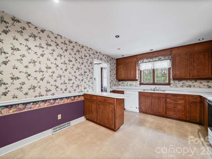 1628 Dixon Road, Gastonia, NC 28054.  MLS# CAR4356293, YatesRealty ID 21093. 