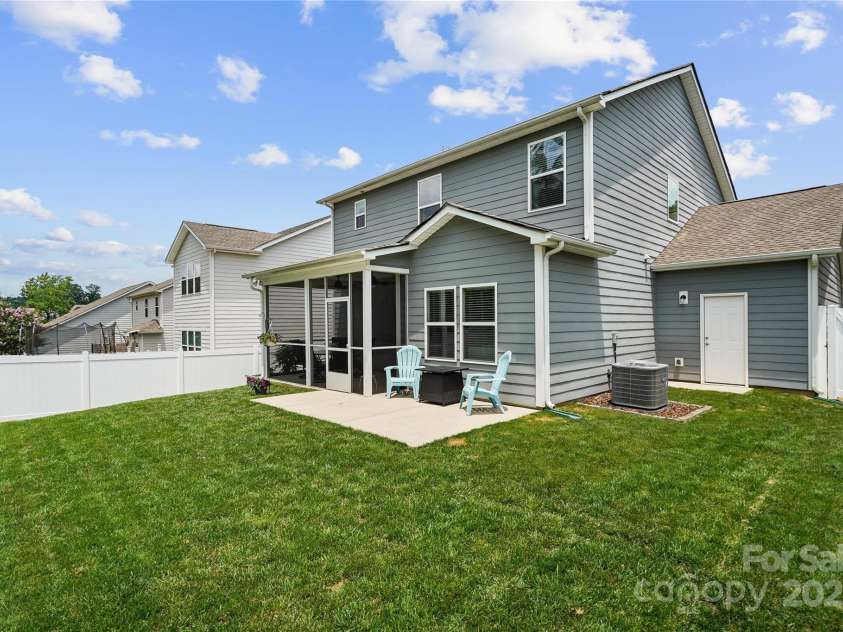 5069 Thomasville Drive, Belmont, NC 28012.  MLS# CAR4270837, YatesRealty ID 21093. 