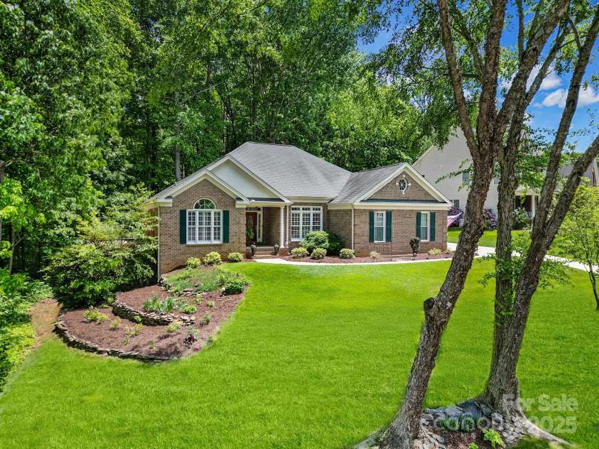 160 Fernbrook Drive, Mooresville, NC 28117.  MLS# CAR4254545, YatesRealty ID 21094. 160 Fernbrook Drive