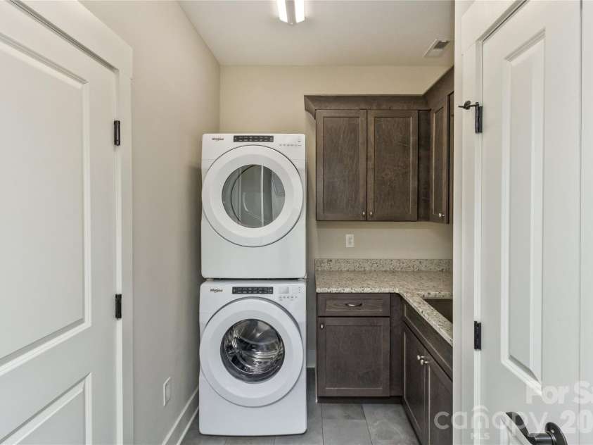 96 Copper Valley Lane, Hendersonville, NC 28739.  MLS# CAR4376477, YatesRealty ID 21094. Full of Function Space