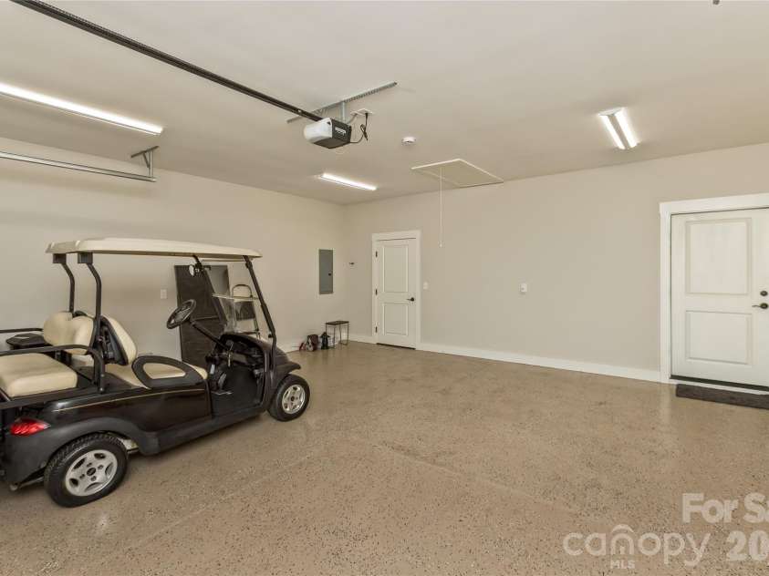 96 Copper Valley Lane, Hendersonville, NC 28739.  MLS# CAR4376477, YatesRealty ID 21094. Large Garage