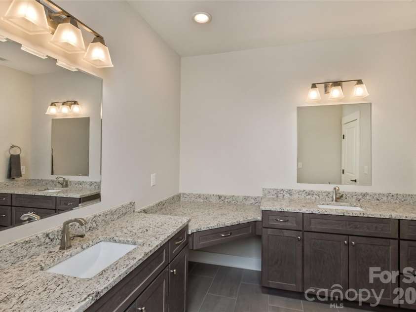 96 Copper Valley Lane, Hendersonville, NC 28739.  MLS# CAR4376477, YatesRealty ID 21094. Large Primary Bathroom