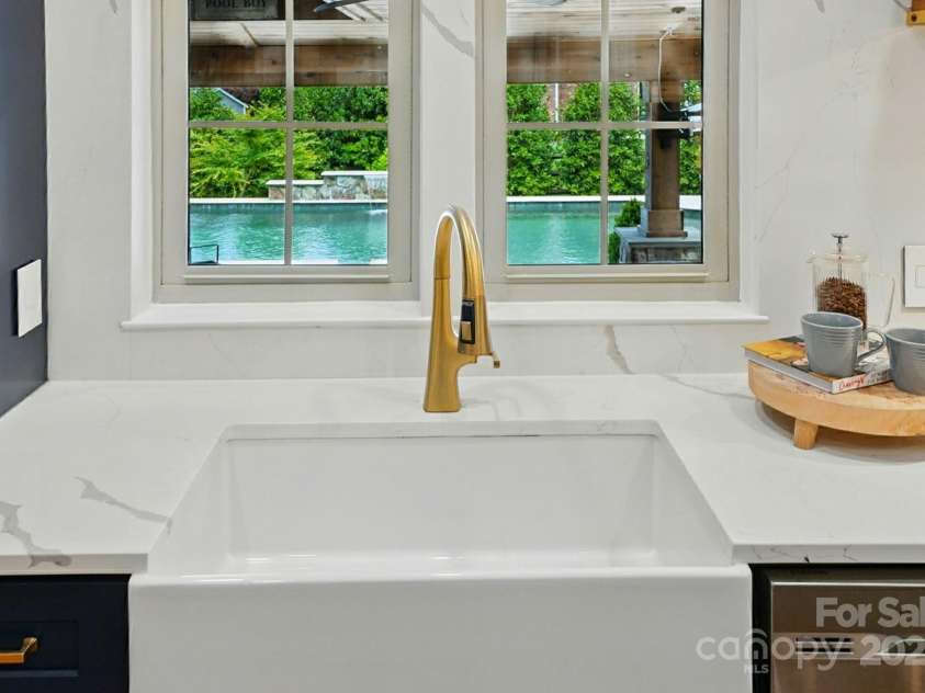 7903 Tottenham Court, Waxhaw, NC 28173.  MLS# CAR4270692, YatesRealty ID 21096. Farmhouse sink overlooks the pool