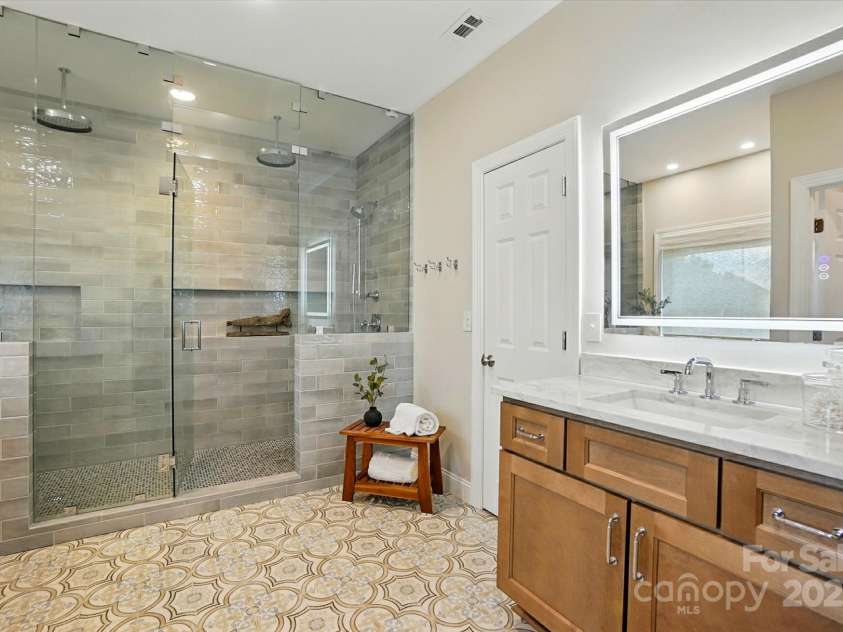 7903 Tottenham Court, Waxhaw, NC 28173.  MLS# CAR4270692, YatesRealty ID 21096. Multi-light and fogless mirror.