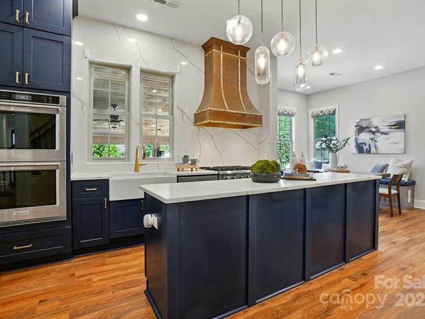 7903 Tottenham Court, Waxhaw, NC 28173.  MLS# CAR4270692, YatesRealty ID 21096. Stainless Steel double oven