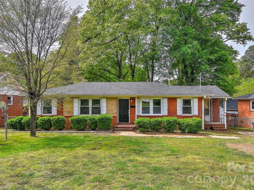 961 Clanton Road, Charlotte, NC 28217.  MLS# CAR4366578, YatesRealty ID 21096. 