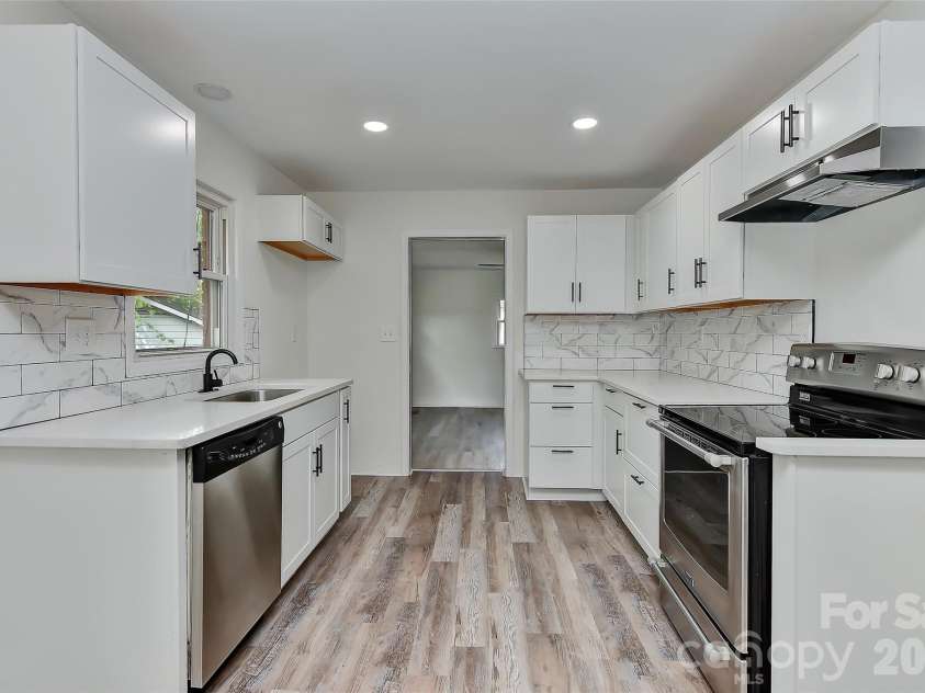 961 Clanton Road, Charlotte, NC 28217.  MLS# CAR4366578, YatesRealty ID 21096. 