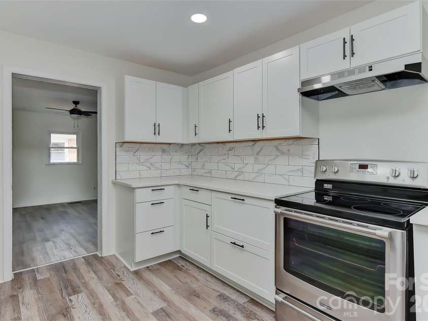 961 Clanton Road, Charlotte, NC 28217.  MLS# CAR4366578, YatesRealty ID 21096. 