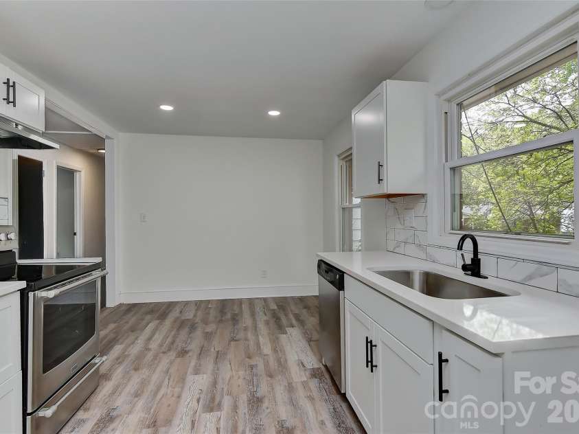 961 Clanton Road, Charlotte, NC 28217.  MLS# CAR4366578, YatesRealty ID 21096. 