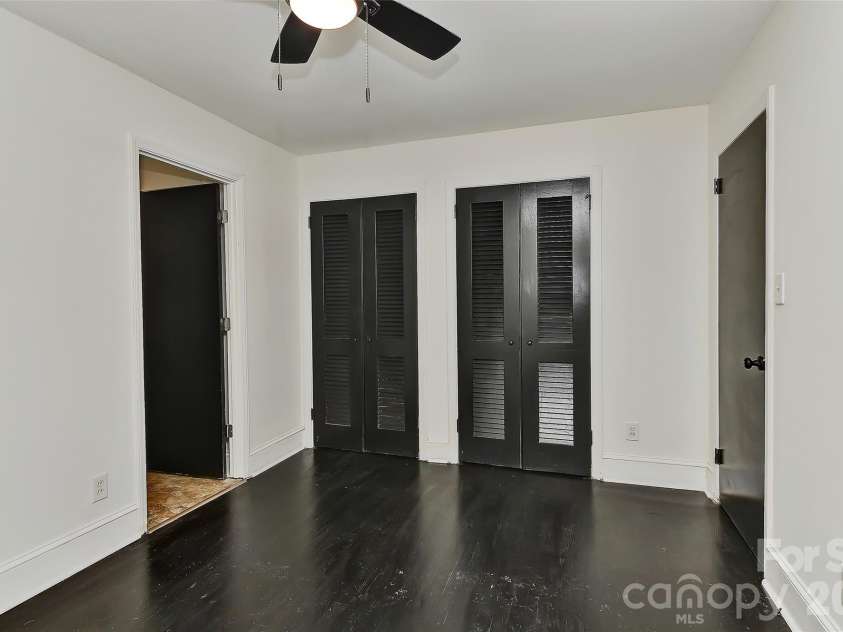 961 Clanton Road, Charlotte, NC 28217.  MLS# CAR4366578, YatesRealty ID 21096. 