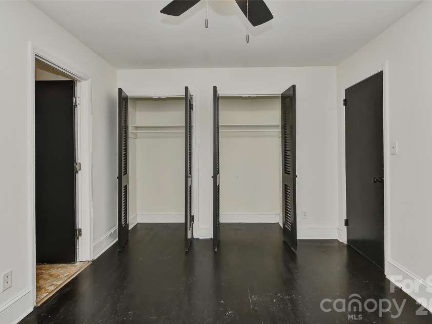 961 Clanton Road, Charlotte, NC 28217.  MLS# CAR4366578, YatesRealty ID 21096. 