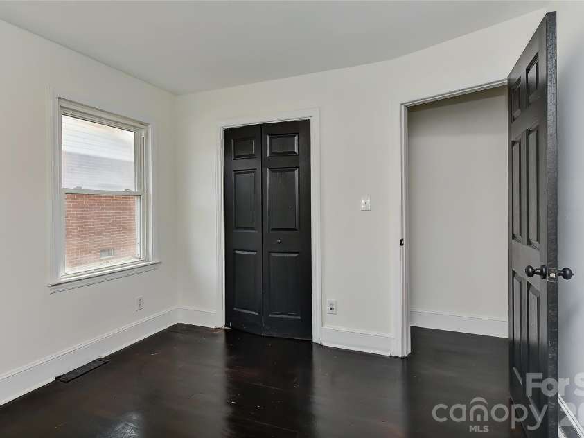 961 Clanton Road, Charlotte, NC 28217.  MLS# CAR4366578, YatesRealty ID 21096. 