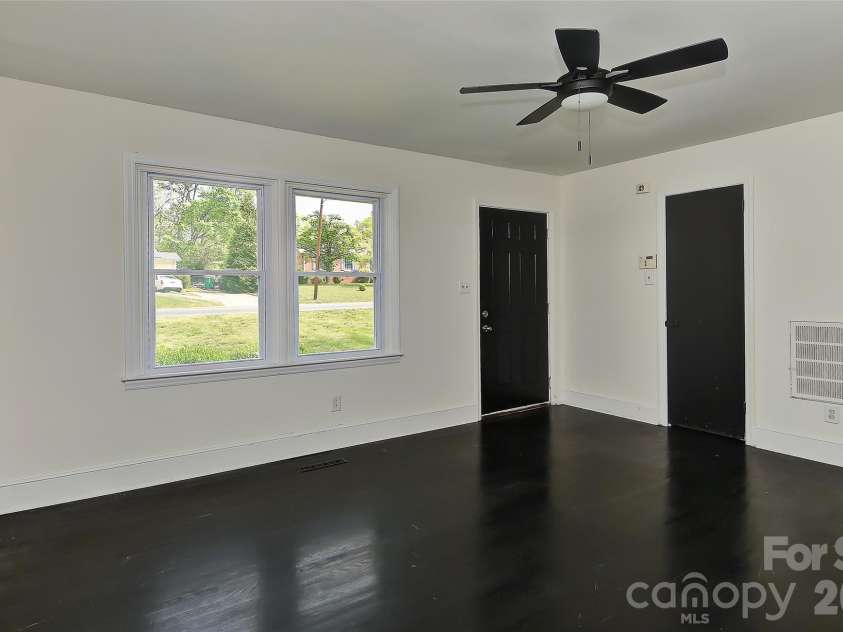 961 Clanton Road, Charlotte, NC 28217.  MLS# CAR4366578, YatesRealty ID 21096. 