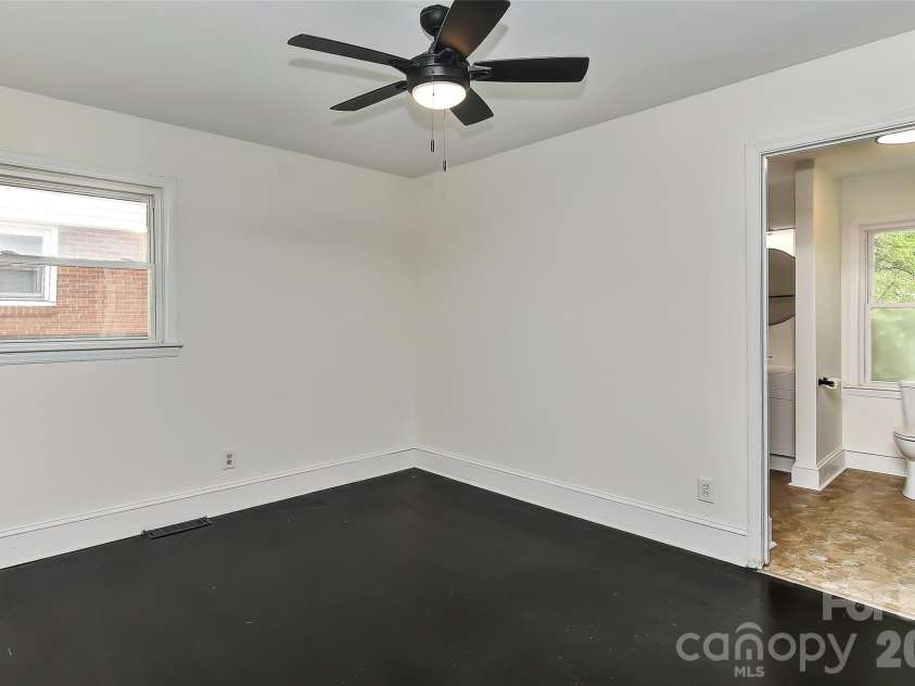 961 Clanton Road, Charlotte, NC 28217.  MLS# CAR4366578, YatesRealty ID 21096. 