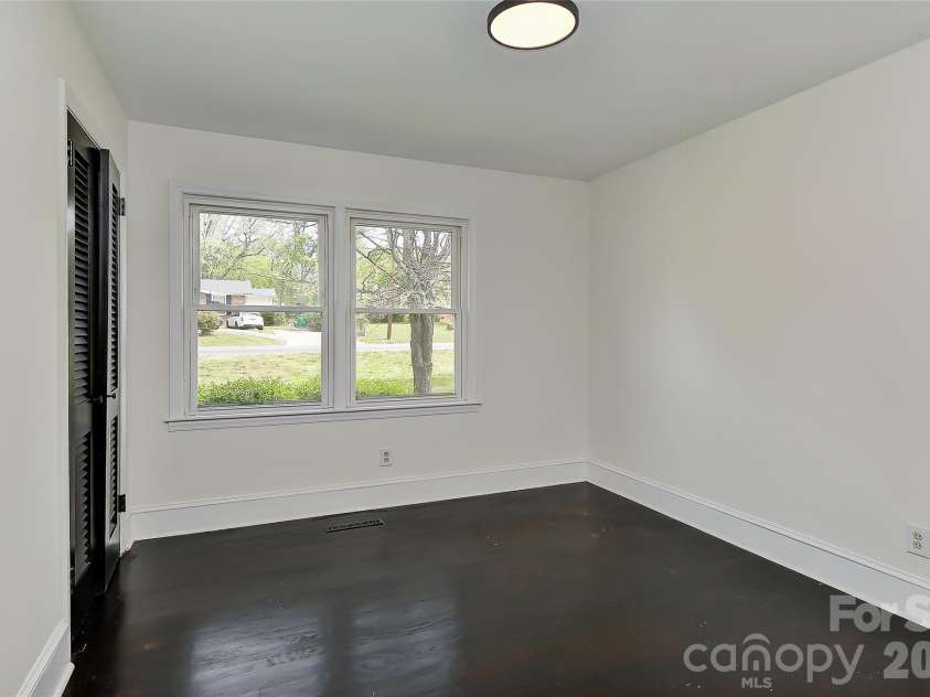 961 Clanton Road, Charlotte, NC 28217.  MLS# CAR4366578, YatesRealty ID 21096. 