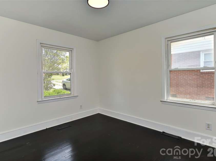 961 Clanton Road, Charlotte, NC 28217.  MLS# CAR4366578, YatesRealty ID 21096. 