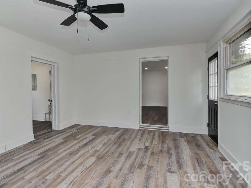 961 Clanton Road, Charlotte, NC 28217.  MLS# CAR4366578, YatesRealty ID 21096. 