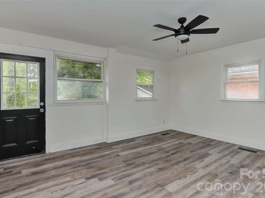 961 Clanton Road, Charlotte, NC 28217.  MLS# CAR4366578, YatesRealty ID 21096. 