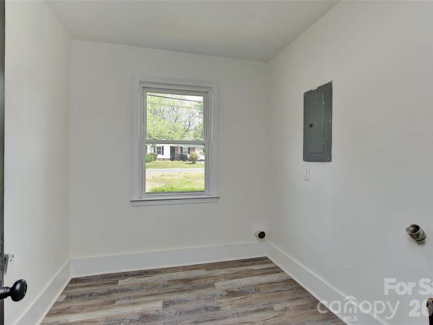961 Clanton Road, Charlotte, NC 28217.  MLS# CAR4366578, YatesRealty ID 21096. 