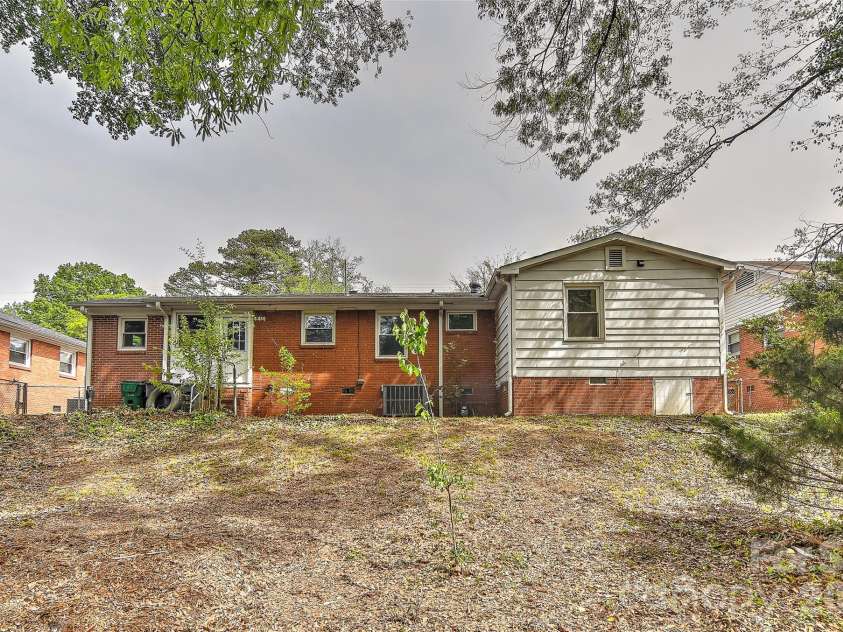 961 Clanton Road, Charlotte, NC 28217.  MLS# CAR4366578, YatesRealty ID 21096. 