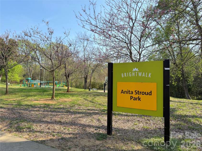 2718 Tranquil Oak Place, Charlotte, NC 28206.  MLS# CAR4362826, YatesRealty ID 21098. Anita Stroud park