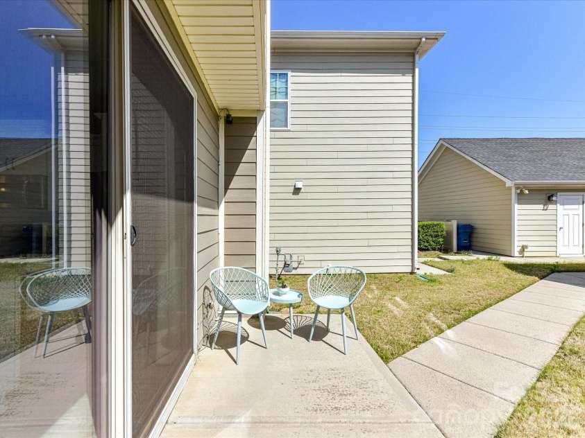 2718 Tranquil Oak Place, Charlotte, NC 28206.  MLS# CAR4362826, YatesRealty ID 21098. Back patio