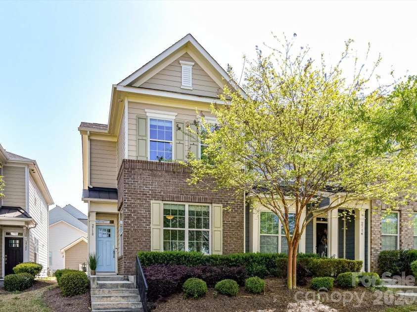 2718 Tranquil Oak Place, Charlotte, NC 28206.  MLS# CAR4362826, YatesRealty ID 21098. Beautiful morning sunlight