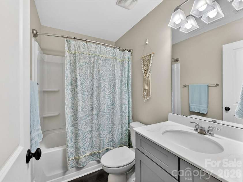 2718 Tranquil Oak Place, Charlotte, NC 28206.  MLS# CAR4362826, YatesRealty ID 21098. Guest bathroom