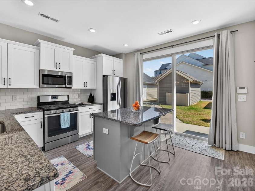 2718 Tranquil Oak Place, Charlotte, NC 28206.  MLS# CAR4362826, YatesRealty ID 21098. Kitchen
