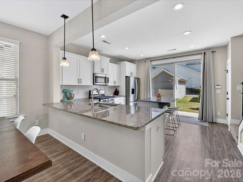 2718 Tranquil Oak Place, Charlotte, NC 28206.  MLS# CAR4362826, YatesRealty ID 21098. Kitchen with granite island