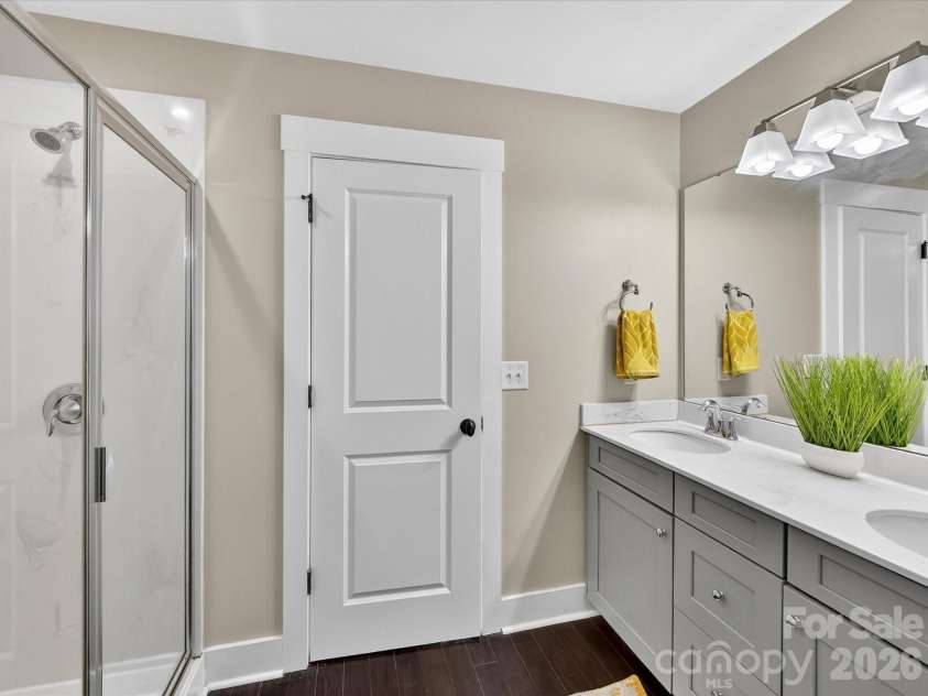 2718 Tranquil Oak Place, Charlotte, NC 28206.  MLS# CAR4362826, YatesRealty ID 21098. Primary bathroom