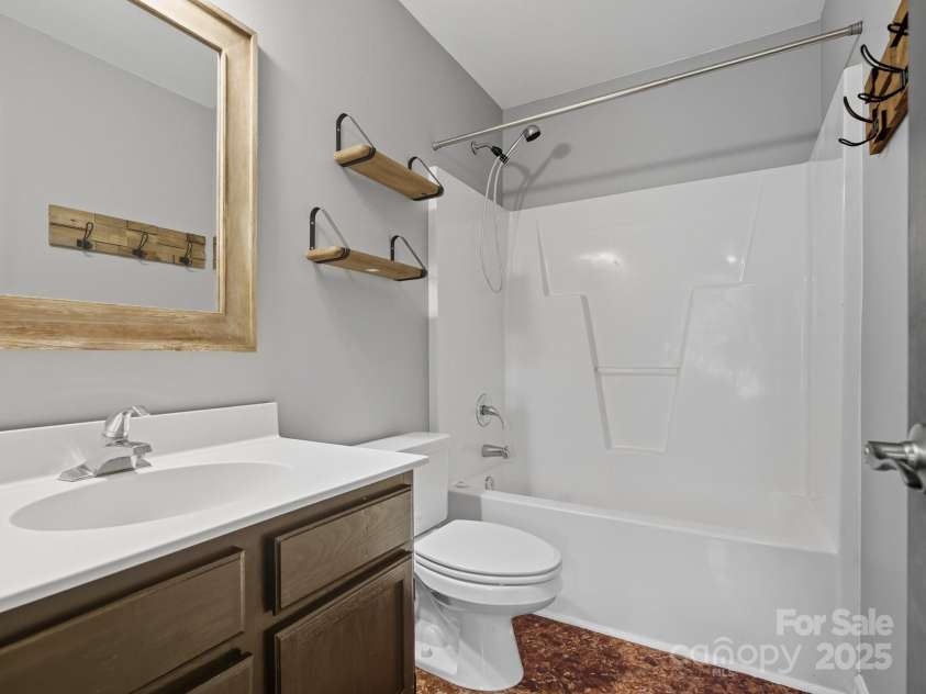 7321 Mapleridge Drive, Charlotte, NC 28210.  MLS# CAR4303636, YatesRealty ID 21099. Guest Bathroom