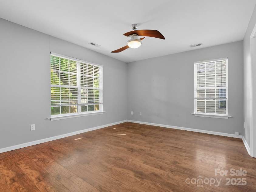 7321 Mapleridge Drive, Charlotte, NC 28210.  MLS# CAR4303636, YatesRealty ID 21099. Primary Bedroom on Main