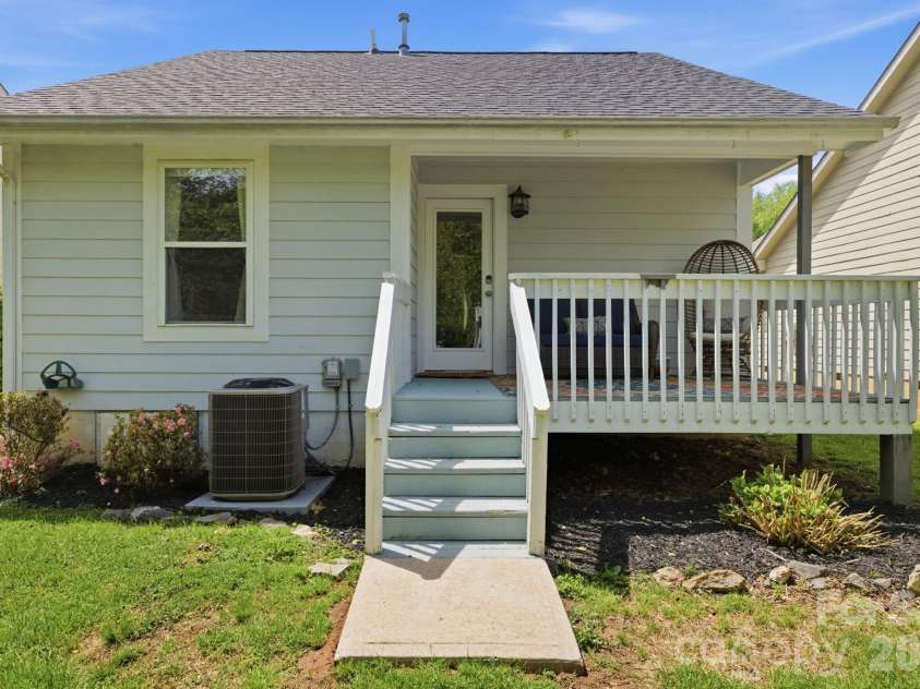 77 Lees Creek Road, Asheville, NC 28806.  MLS# CAR4377048, YatesRealty ID 21099. 