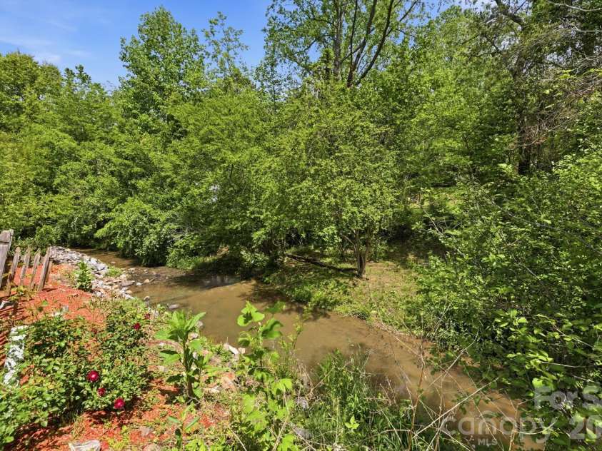 77 Lees Creek Road, Asheville, NC 28806.  MLS# CAR4377048, YatesRealty ID 21099. 