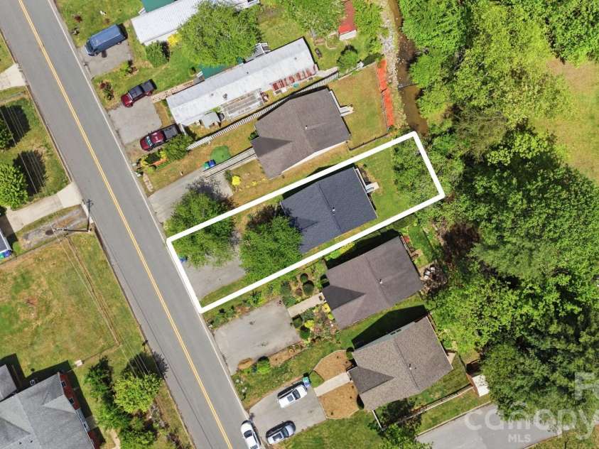 77 Lees Creek Road, Asheville, NC 28806.  MLS# CAR4377048, YatesRealty ID 21099. 