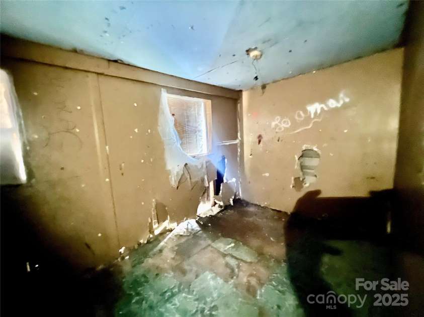 407 Chester Avenue, Great Falls, SC 29055.  MLS# CAR4314272, YatesRealty ID 211. 