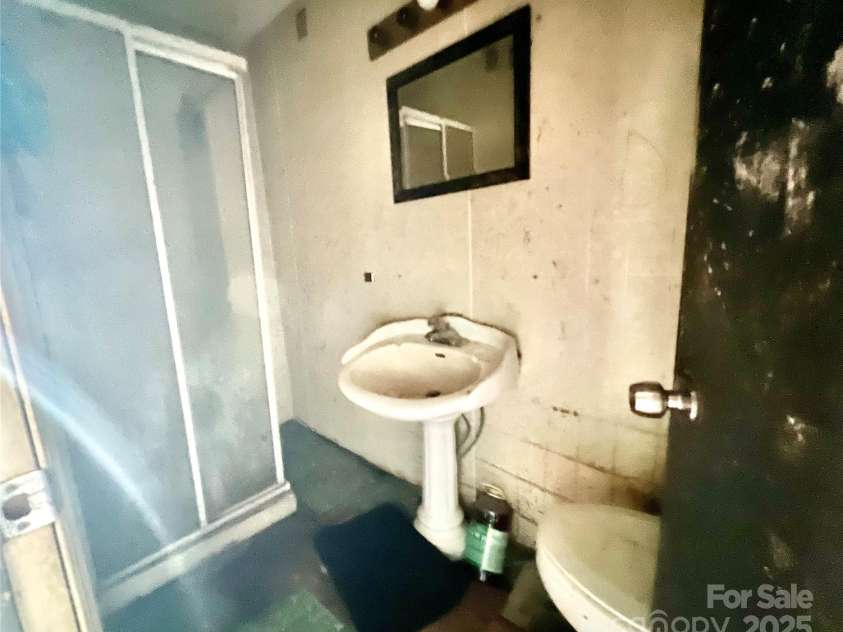 407 Chester Avenue, Great Falls, SC 29055.  MLS# CAR4314272, YatesRealty ID 211. 