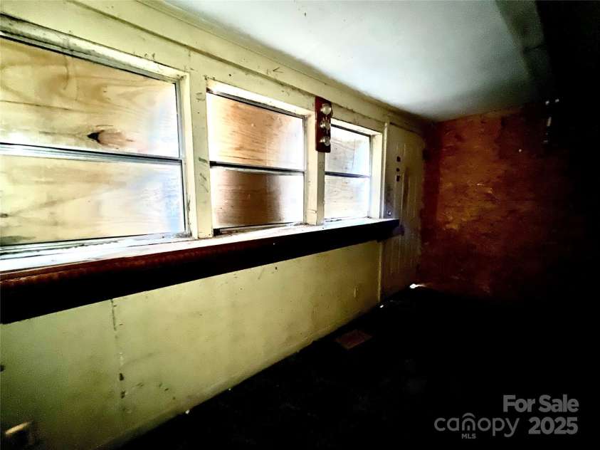 407 Chester Avenue, Great Falls, SC 29055.  MLS# CAR4314272, YatesRealty ID 211. 