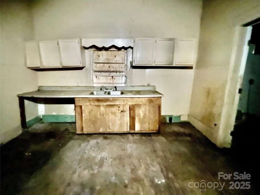 407 Chester Avenue, Great Falls, SC 29055.  MLS# CAR4314272, YatesRealty ID 211. 