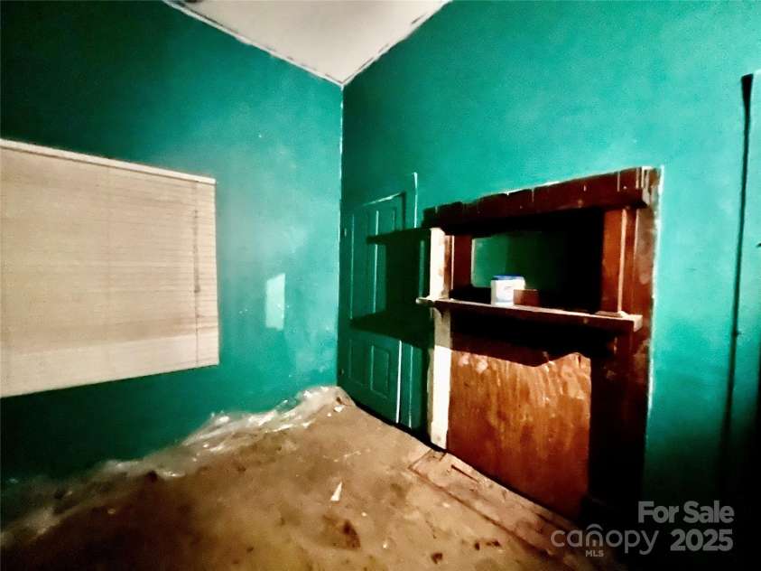 407 Chester Avenue, Great Falls, SC 29055.  MLS# CAR4314272, YatesRealty ID 211. 