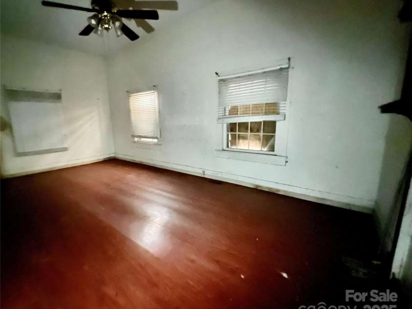 407 Chester Avenue, Great Falls, SC 29055.  MLS# CAR4314272, YatesRealty ID 211. 