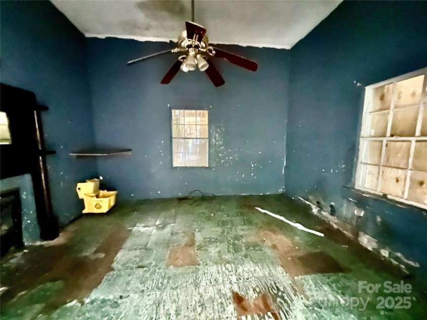 407 Chester Avenue, Great Falls, SC 29055.  MLS# CAR4314272, YatesRealty ID 211. 