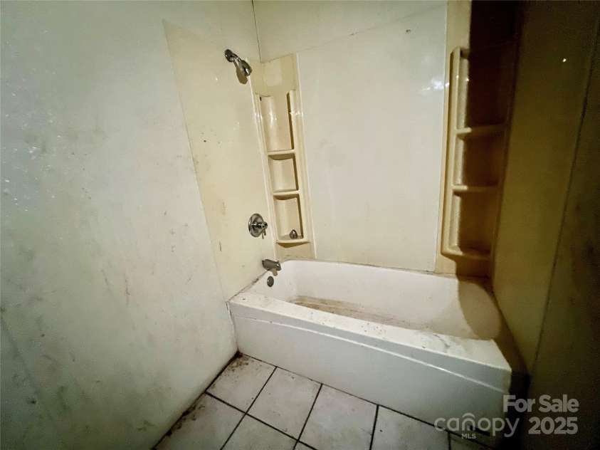 407 Chester Avenue, Great Falls, SC 29055.  MLS# CAR4314272, YatesRealty ID 211. 