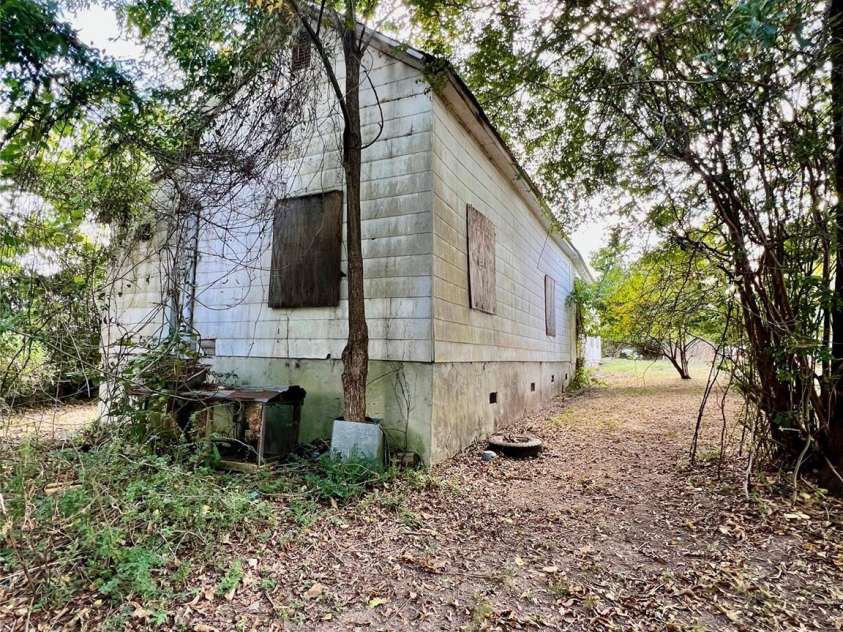 407 Chester Avenue, Great Falls, SC 29055.  MLS# CAR4314272, YatesRealty ID 211. 