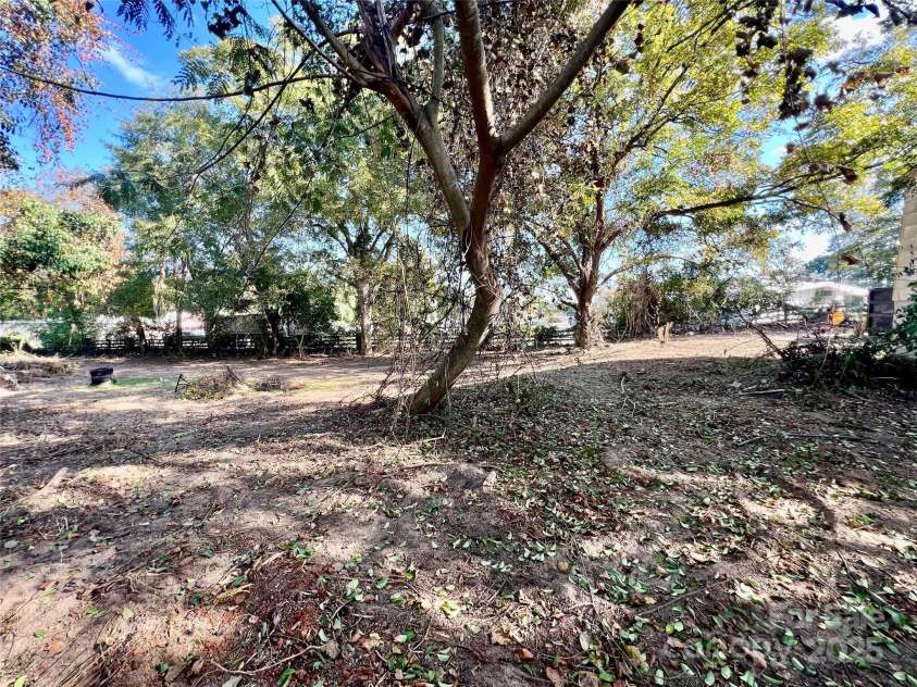 407 Chester Avenue, Great Falls, SC 29055.  MLS# CAR4314272, YatesRealty ID 211. 