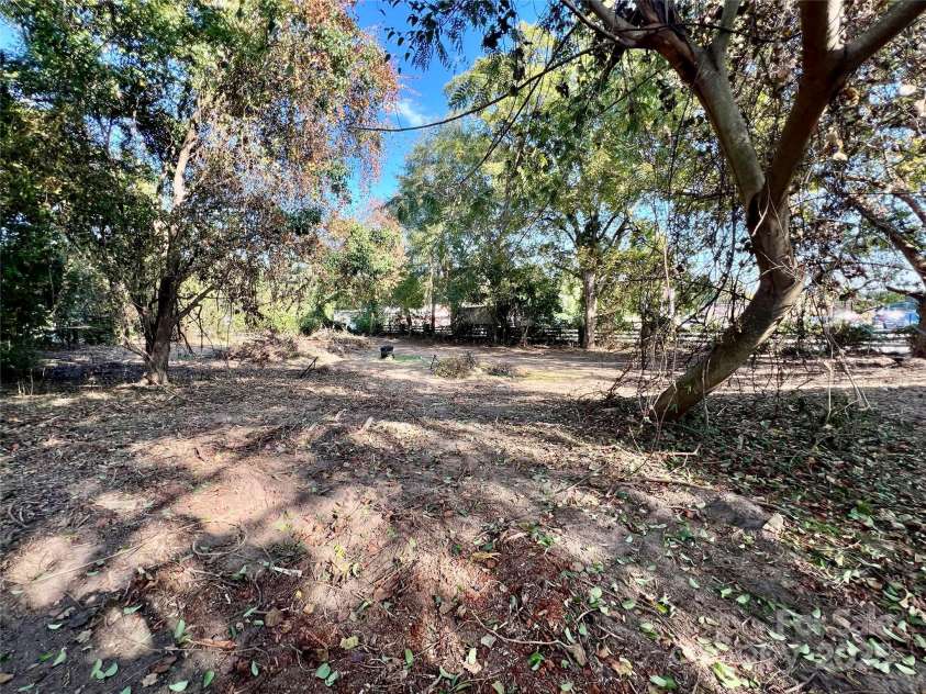 407 Chester Avenue, Great Falls, SC 29055.  MLS# CAR4314272, YatesRealty ID 211. 