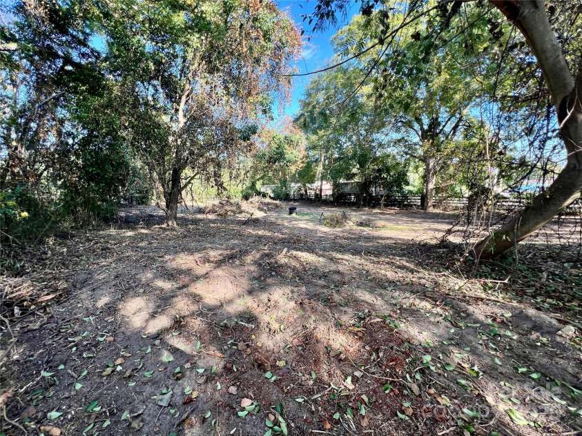 407 Chester Avenue, Great Falls, SC 29055.  MLS# CAR4314272, YatesRealty ID 211. 