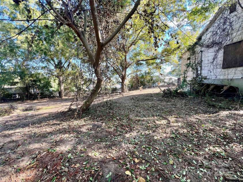 407 Chester Avenue, Great Falls, SC 29055.  MLS# CAR4314272, YatesRealty ID 211. 